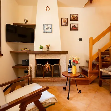 Rifugio Tra I Boschi - Camino & Balcone شقة