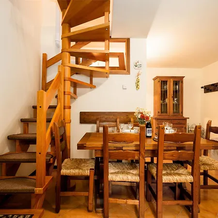 Rifugio Tra I Boschi - Camino & Balcone شقة *